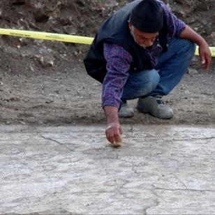 Hatay'da enkaz alt�ndan tarih ��kt�