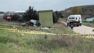 �stanbul'da otomobil bariyere �arp�p takla att�: 2 ki�i hayat�n� kaybetti