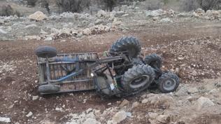 ��rnak'ta trakt�r devrildi: 12 ki�i yaraland�