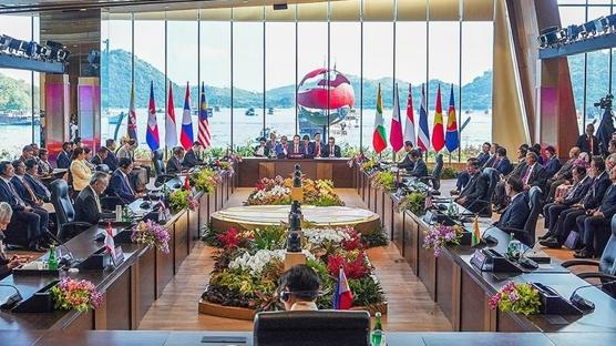 ASEAN, Tayland ile Kambo�ya aras�ndaki �at��may� sona erdirmek i�in Malezya'da toplan�yor
