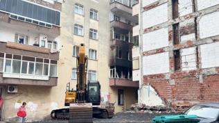 Bah�elievler'de 6 katl� binada ��pheli yang�n: 2 ki�i g�zalt�na al�nd�