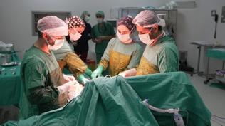 Hastan�n b�bre�inden ��kan �a�k�nl�k uyand�rd�: Tam 2 kilo 200 gram