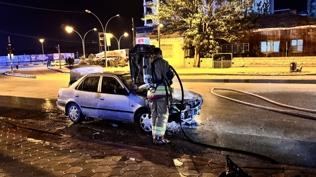 Hatay'da seyir halindeki otomobil alev ald�
