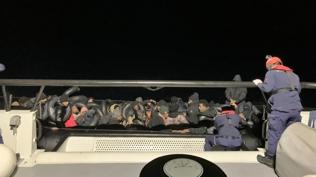 �zmir a��klar�nda 44 d�zensiz g��men yakaland�, 18 d�zensiz g��men kurtar�ld�