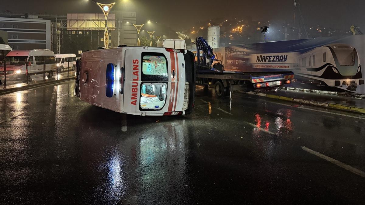 Kocaeli'de hasta ta��yan ambulans ile minib�s�n �arp��mas� sonucu 6 ki�i yaraland�