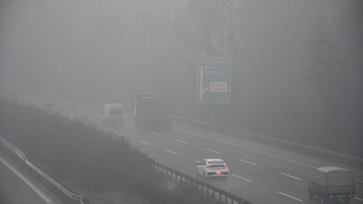 Sis Anadolu Otoyolu'nu etkisi alt�na ald�: G�r�� mesafesi d��t�