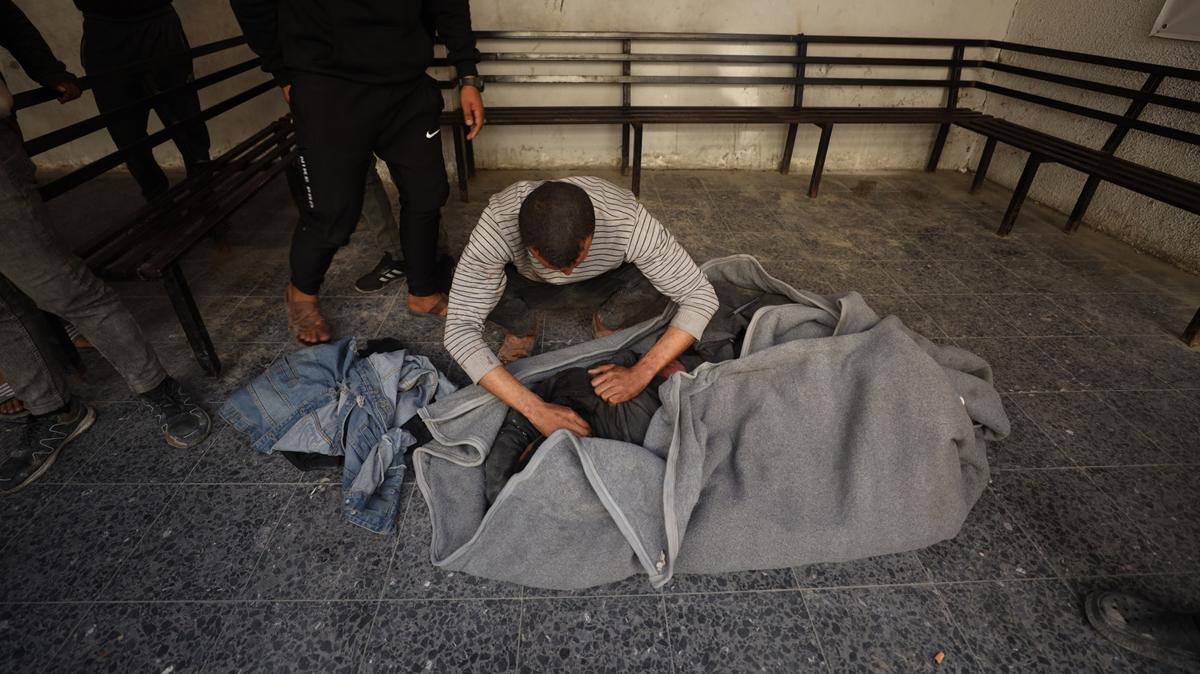 Soyk�r�mc� �srail ate�kes dinlemiyor: Gazze'de �ehit say�s� 70 bini a�t�