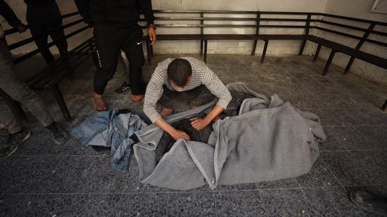 Soyk�r�mc� �srail ate�kes dinlemiyor: Gazze'de �ehit say�s� 70 bini a�t�