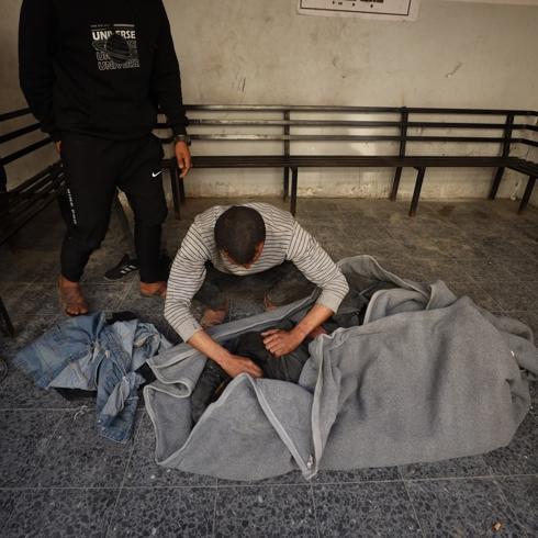 Soyk�r�mc� �srail ate�kes dinlemiyor: Gazze'de �ehit say�s� 70 bini a�t�