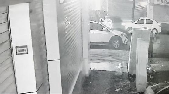 Zeytinburnu'nda korku dolu anlar: Sokak ortas�nda otomobili kur�unlad�