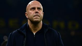 Arne Slot'tan Van de Ven'in m�dahalesine sert tepki