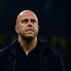 Arne Slot'tan Van de Ven'in m�dahalesine sert tepki