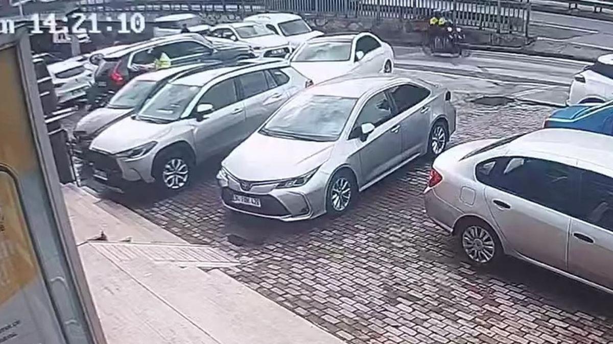 Banka �n�nde ate� a�m��lard�... 2 ki�i g�zalt�na al�nd�