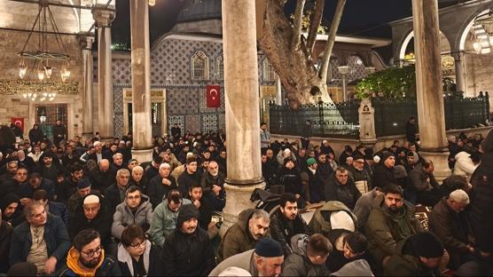 �� Aylar dualarla kar��land�