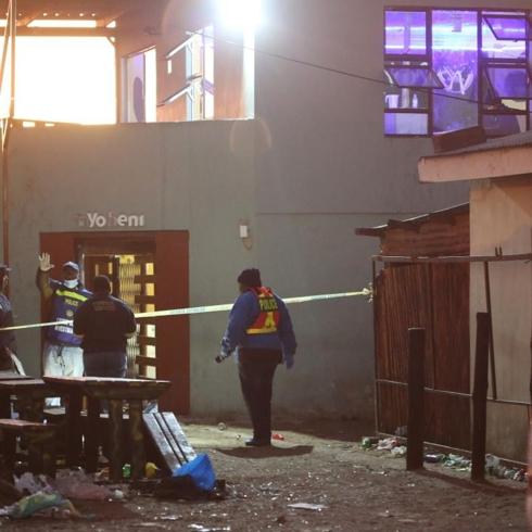 G�ney Afrika'da �iddet sarmal�... E�lence mekan� kana buland�: �l� say�s� art�yor