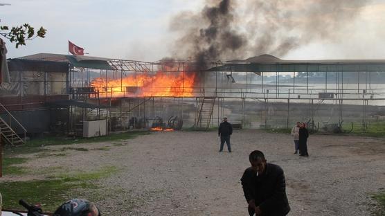 Ka�ak yap�lar�n y�k�m�nda gergin anlar