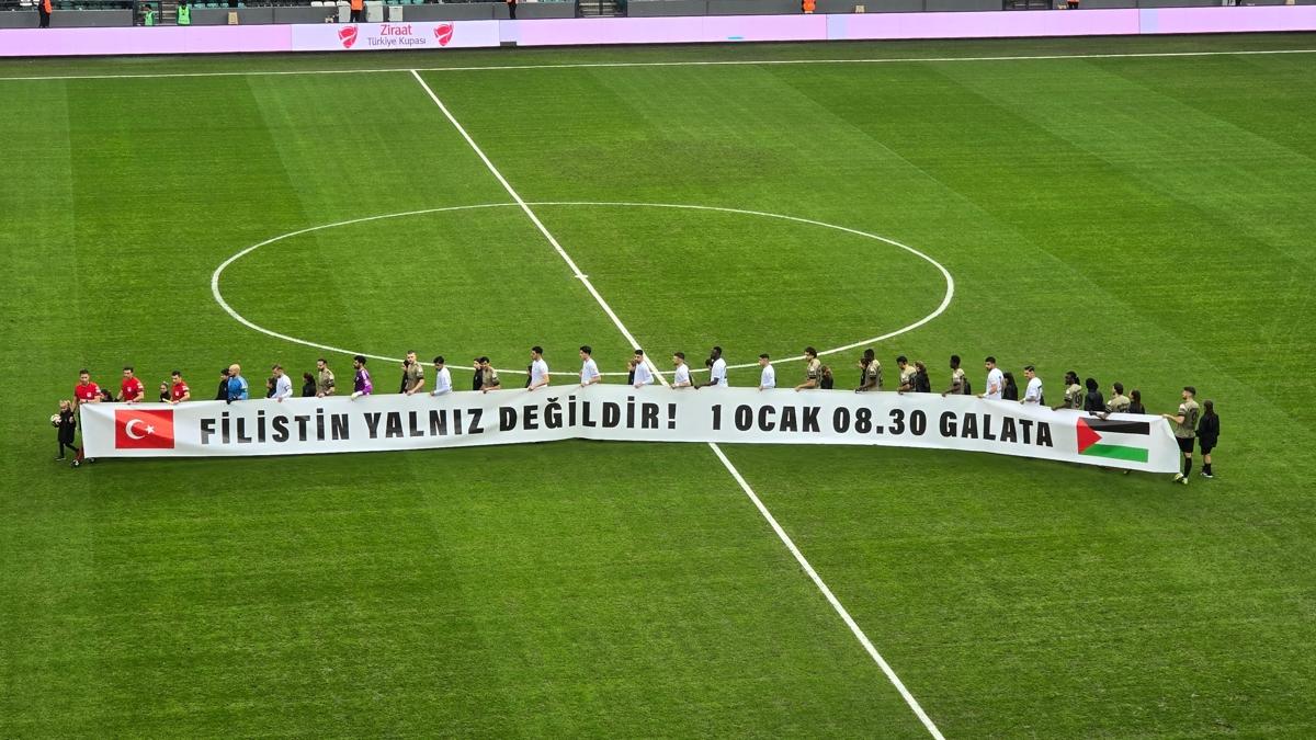 Kupa ma��nda anlaml� davet: Filistin yaln�z de�ildir