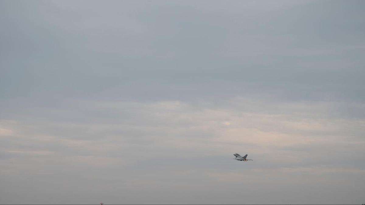 Polonya s�n�r�nda hareketlilik! Sava� u�aklar� b�lgede