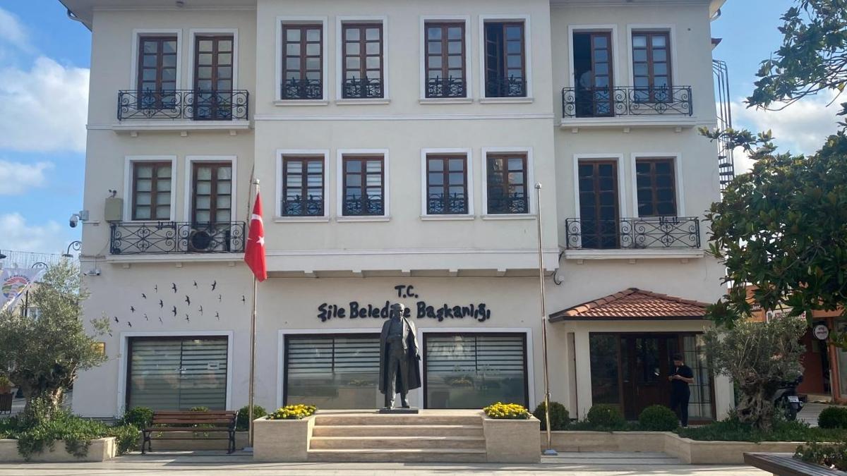 �ile Belediyesi'ne ikinci dalga r��vet operasyonu: �ok say�da ki�i g�zalt�na al�nd�