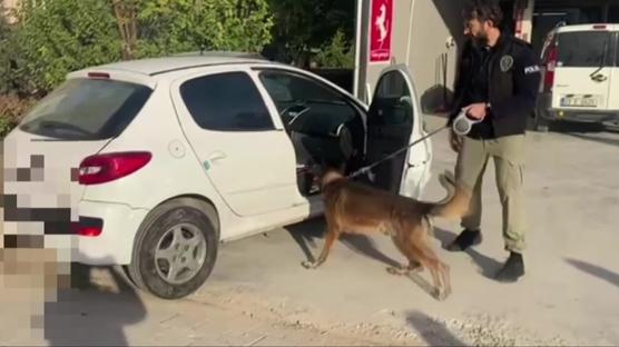 Adana'da zehir operasyonu! Damacanalardan 28 kilo s�v� uyu�turucu ��kt�