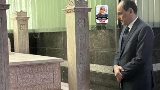 Farabi t�rbesindeki d���nceli adam�