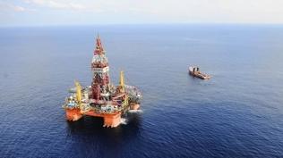 Ülkede petrol sevinci