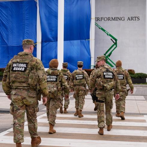 Ulusal Muhaf�zlar New Orleans sokaklar�na iniyor