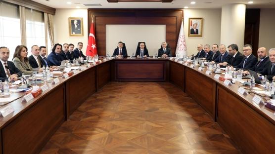 �r�n fiyatlar� masaya yat�r�lacak... G�da Komitesi toplant�s� ba�lad�