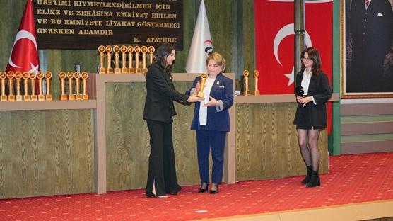 2. Platin Melek �d�lleri... Star Gazetesi Ankara Temsilcisi Fadime �zkan 'Y�l�n Gazetecisi' �d�l�ne lay�k g�r�ld�
