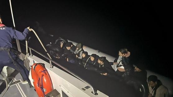 Aralar�nda �ok say�da �ocuk var... �anakkale'de onlarca d�zensiz g��men yakaland�