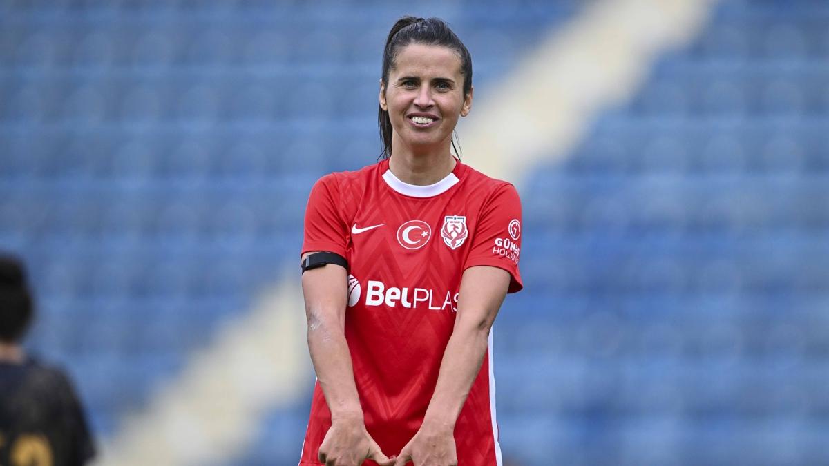 Armisa Kuc, ülkesinde yılın en iyi futbolcusu seçildi