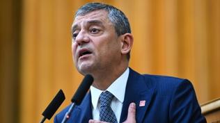 �zg�r �zel kendisiyle �eli�ti