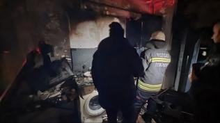 Apartman dairesinde bomba gibi patlama: Ekipler b�lgeye sevk edildi