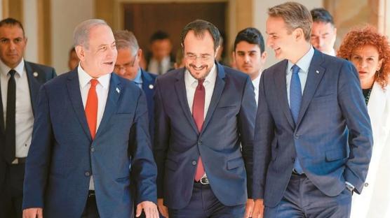 Kom�uda Tel Aviv krizi! Yunan gazeteci ��l� zirveye ate� p�sk�rd�: B�y�k �srail projesine hizmet ediyorlar