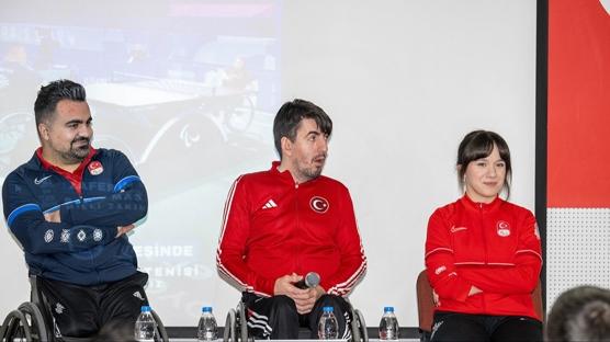 Milli para masa tenis�iler, ��rencilerle bir araya geldi