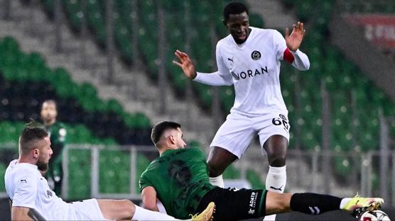 Sakarya'da kazanan Manisa FK oldu