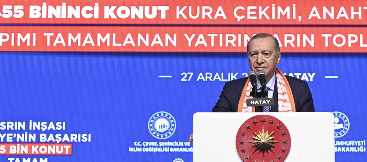 Asr�n in�as�nda tarihi g�n... Ba�kan Erdo�an'dan 'deprem turistleri' tepkisi: Hi�biri ortada yok