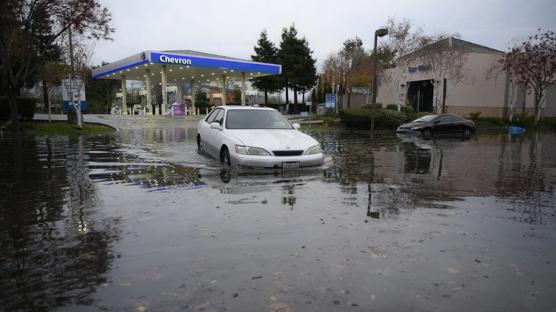 California'da �iddetli ya���lar 3 can ald�