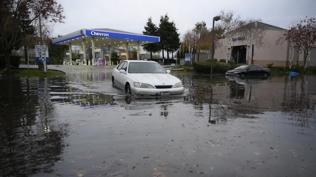 California'da �iddetli ya���lar 3 can ald�