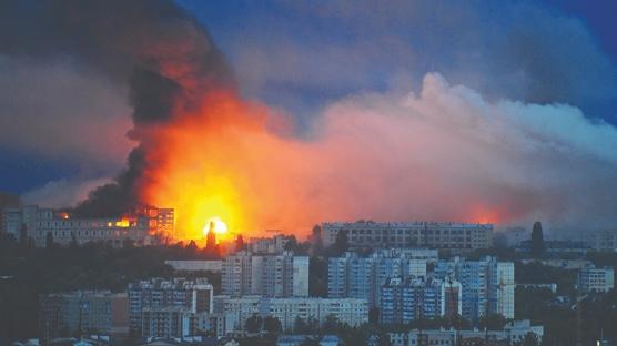 Kiev'e karadan, havadan ve denizden yo�un sald�r�