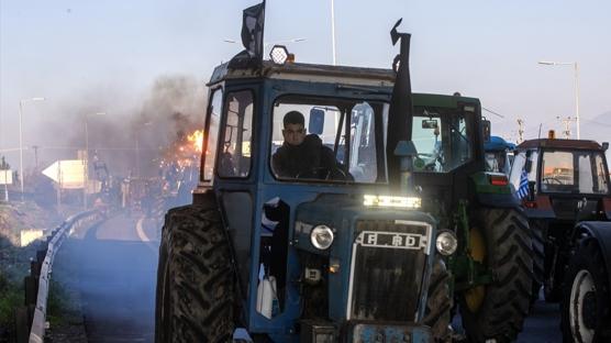 Kom�uda isyan bitmiyor! �ift�iler �lkenin ana yolunu kapatma karar� ald�