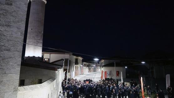 Kurtulu� Caddesi'nde tarihi an: Cumhurba�kan� Erdo�an butona bast�