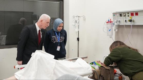Vali G�l, Esenyurt'taki feci kazada yaralananlar� hastanede ziyaret etti