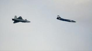 D�nya havac�l�k tarihinde bir ilk! KIZILELMA'lardan 'kol u�u�u'