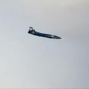 D�nya havac�l�k tarihinde bir ilk! KIZILELMA'lardan 'kol u�u�u'