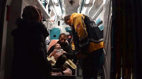 Bitlis'te ekipler yolu kardan kapanan k�ydeki hasta bebek i�in seferber oldu