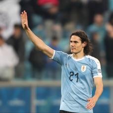 Edinson Cavani, futbolu b�rakt���n� a��klad�
