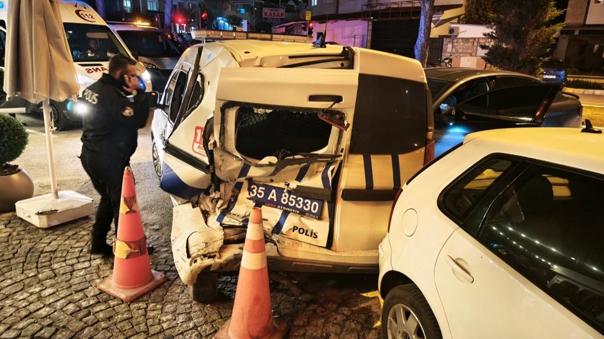 İzmir'de otomobilin polis aracına çarptığı anlar kamerada