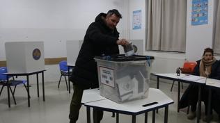Kosova'da erken se�im... Oy verme i�lemi sona erdi
