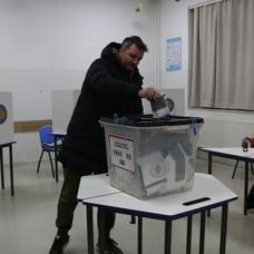 Kosova'da erken se�im... Oy verme i�lemi sona erdi